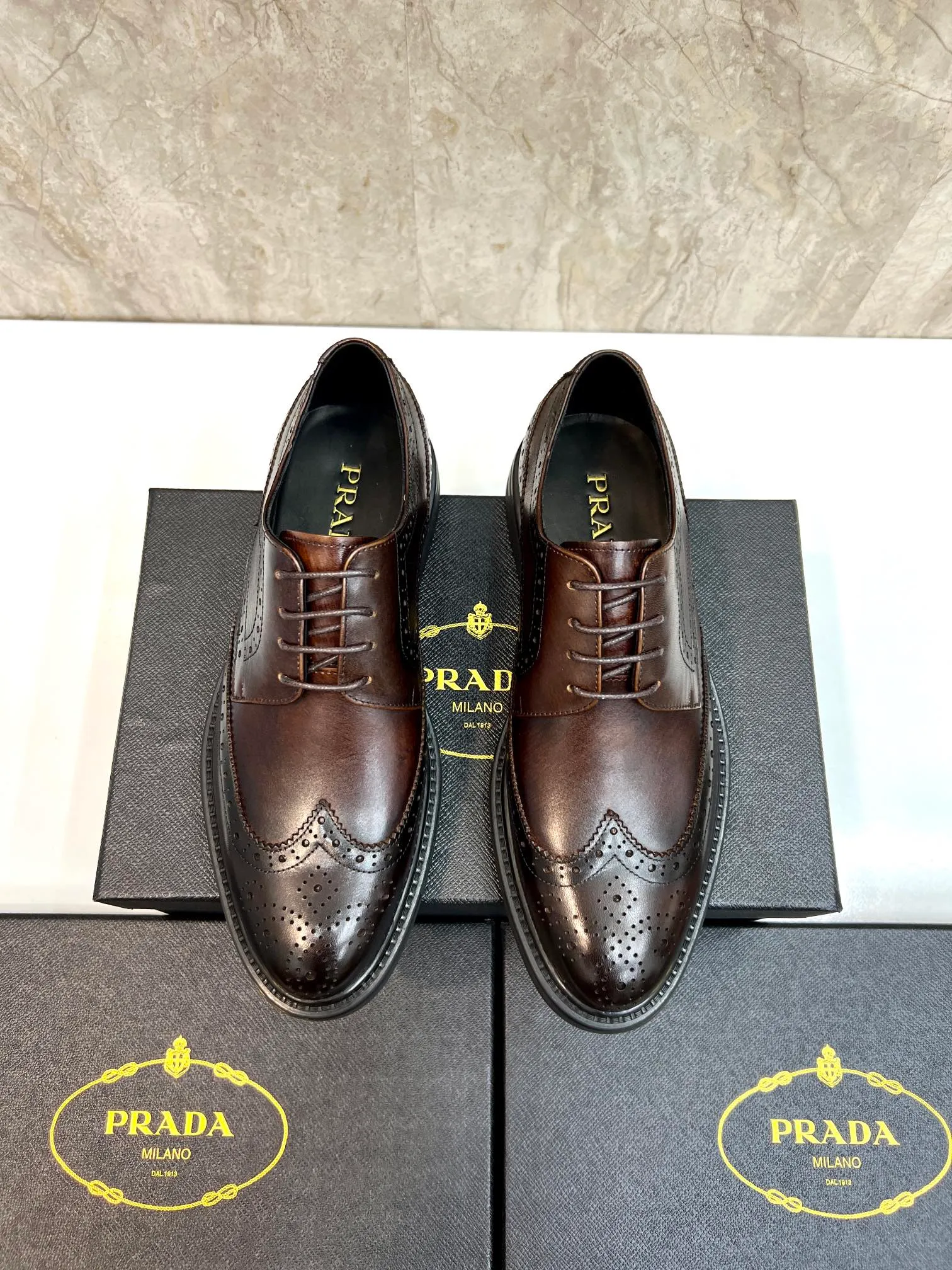 Original order quality: P580 Brand: PRADA (Prada) Standard code: Men's size 38/44 (45 can be customized) Grade: Same style as the official website High-quality men's shoes Material: Original cowhide Water-dyed cowhide lining Rubber outsole Style categories: Men's fashionable formal leather shoes Slip-on men's shoes series Young fashion European and American trends British style Top luxury Color: Actual picture